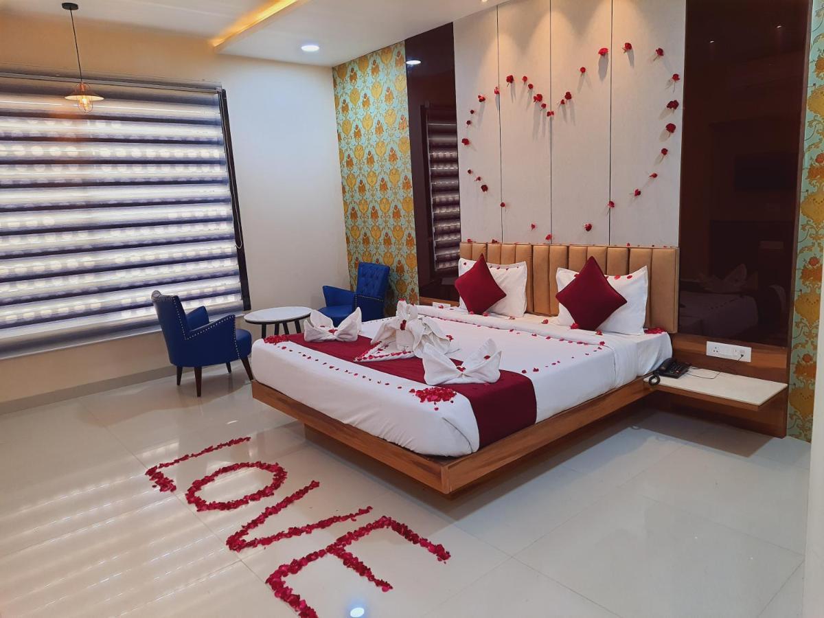 Hotel Amore Удайпур Екстериор снимка